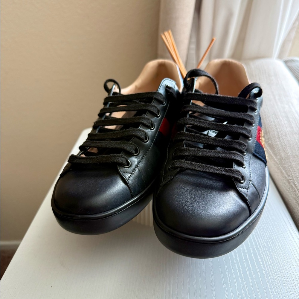 Gucci Black and Red Sneakers with Gold Bee - Picture 4 of 10